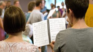 浅谈团契聚会唱诗的重要性及几点建议