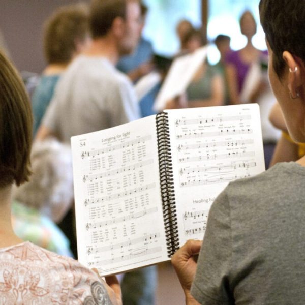 浅谈团契聚会唱诗的重要性及几点建议